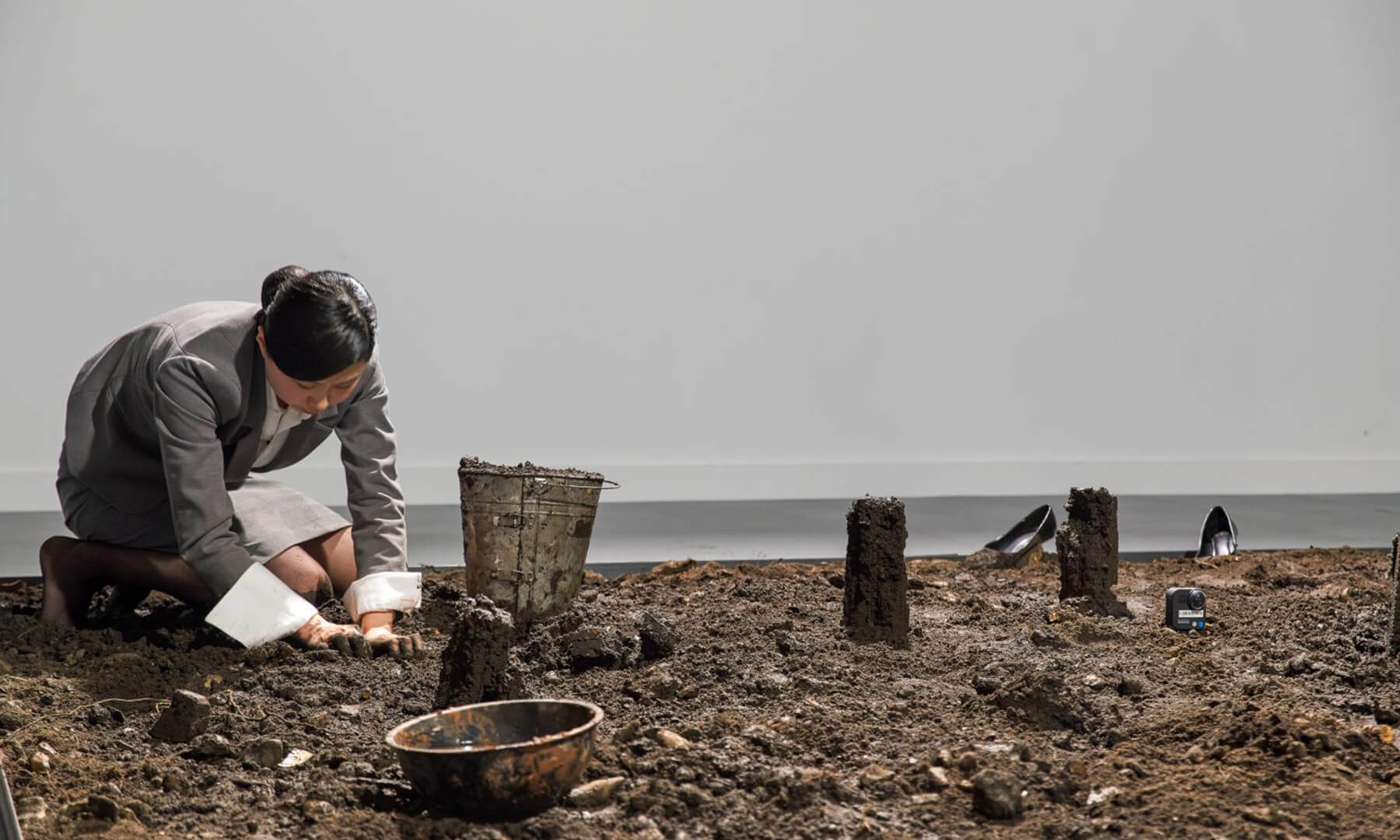 Hongxi Li's "Sandcastle" at The Stage, Shoreditch